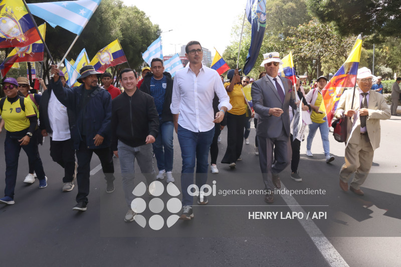 MARCHA CONTRA LA CORTE CONSTITUCIONAL
