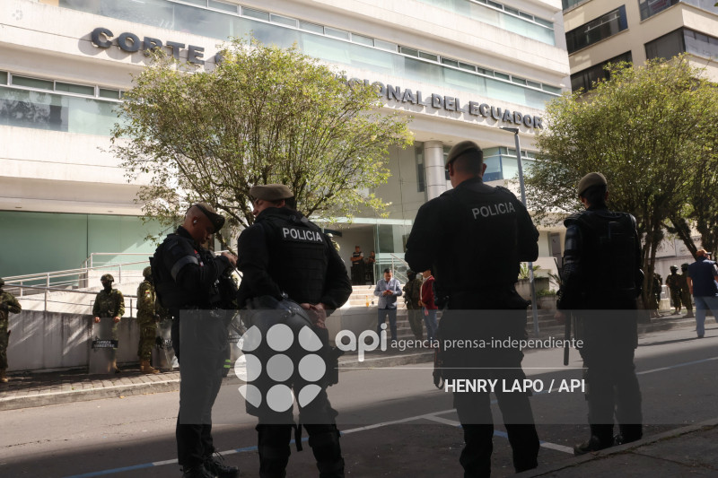 MARCHA CONTRA LA CORTE CONSTITUCIONAL