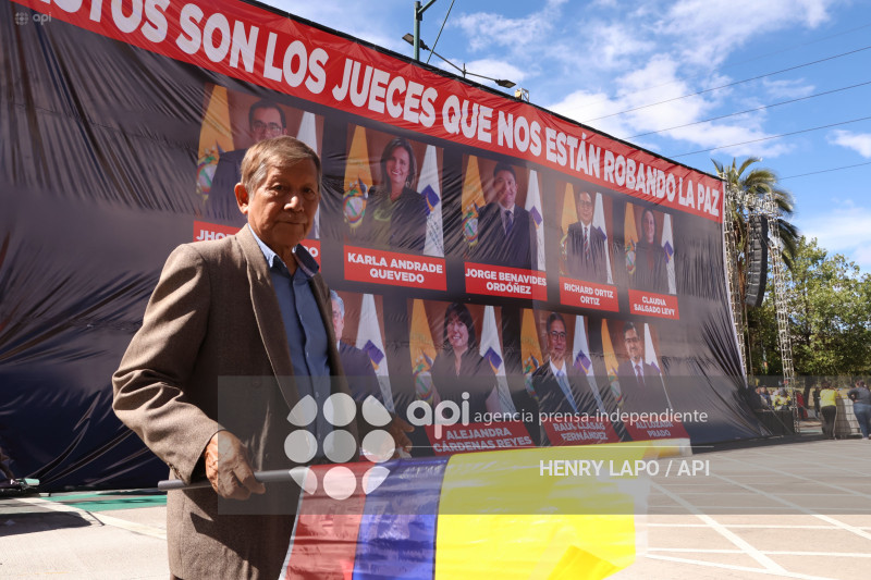 MARCHA CONTRA LA CORTE CONSTITUCIONAL