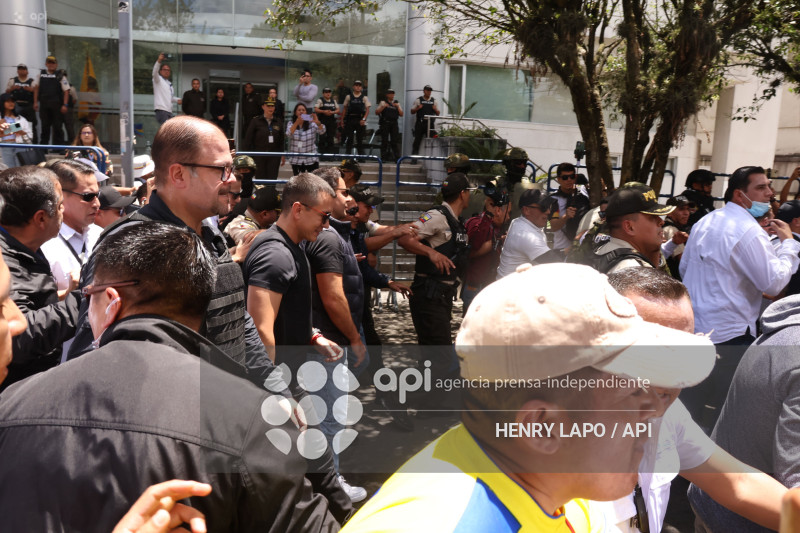 MARCHA CONTRA LA CORTE CONSTITUCIONAL