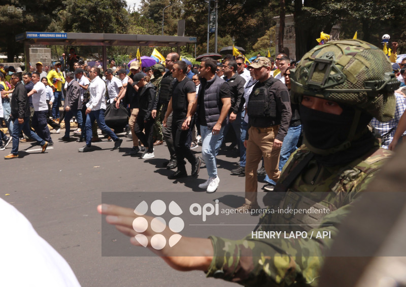 MARCHA CONTRA LA CORTE CONSTITUCIONAL