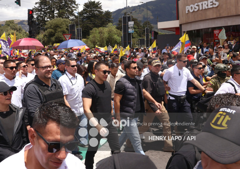 MARCHA CONTRA LA CORTE CONSTITUCIONAL