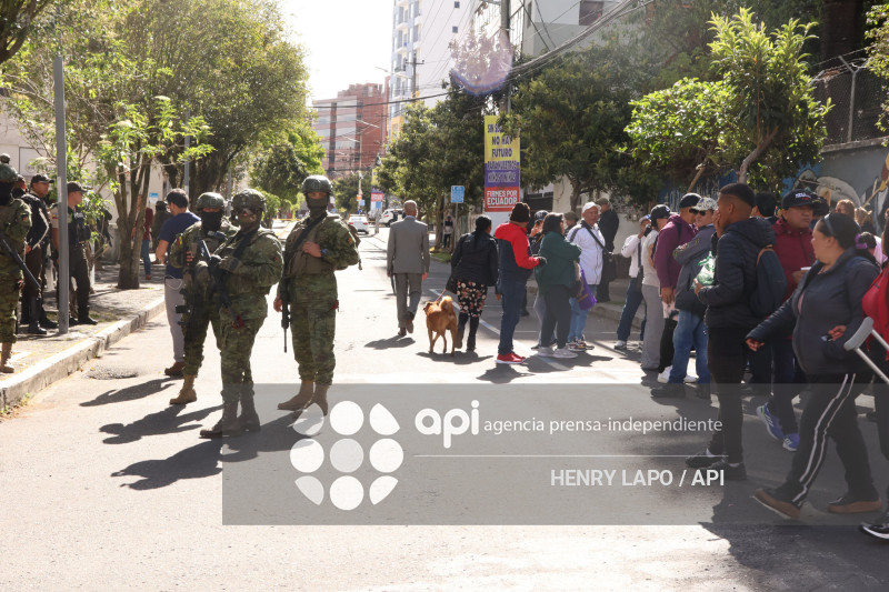 MARCHA CONTRA LA CORTE CONSTITUCIONAL