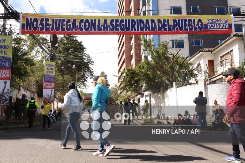 MARCHA CONTRA LA CORTE CONSTITUCIONAL