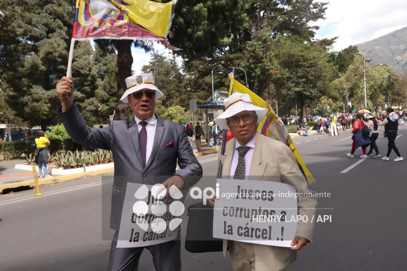 MARCHA CONTRA LA CORTE CONSTITUCIONAL