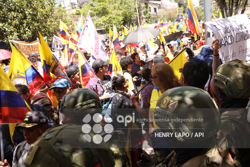MARCHA CONTRA LA CORTE CONSTITUCIONAL