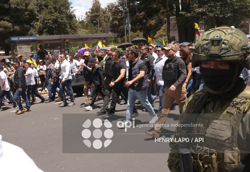 MARCHA CONTRA LA CORTE CONSTITUCIONAL