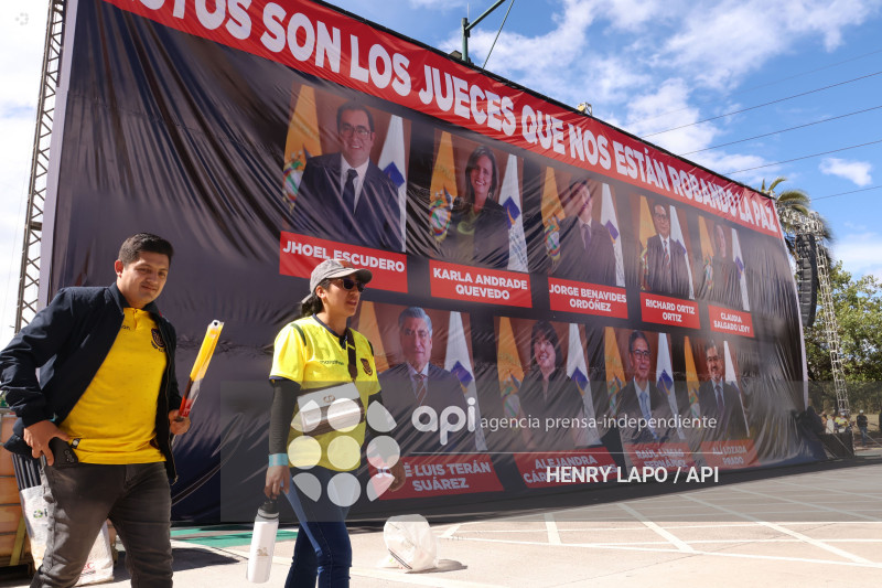 MARCHA CONTRA LA CORTE CONSTITUCIONAL