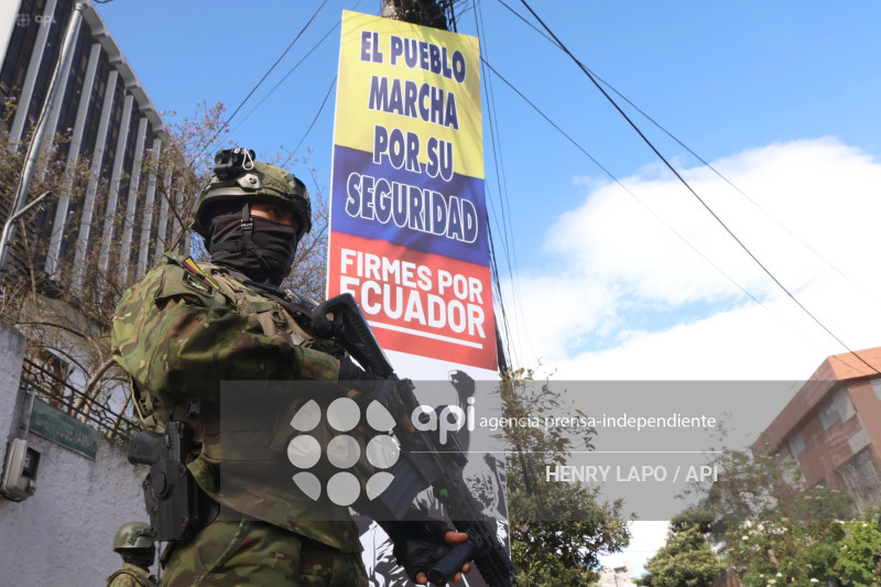 MARCHA CONTRA LA CORTE CONSTITUCIONAL