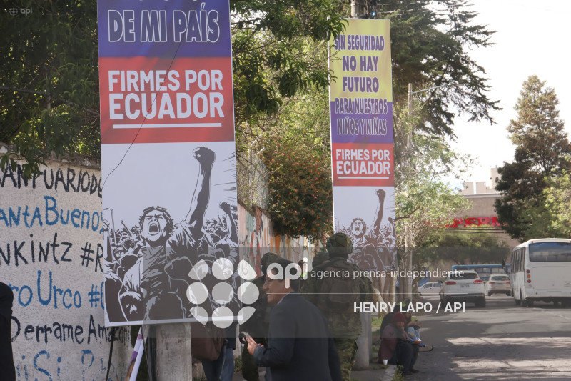 MARCHA CONTRA LA CORTE CONSTITUCIONAL