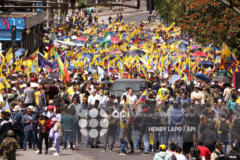 MARCHA CONTRA LA CORTE CONSTITUCIONAL