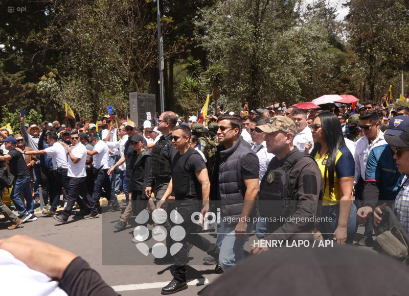 MARCHA CONTRA LA CORTE CONSTITUCIONAL