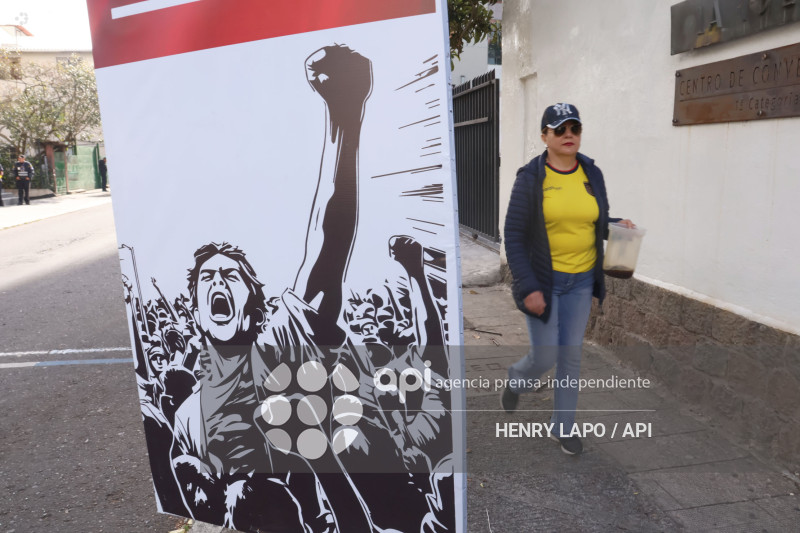 MARCHA CONTRA LA CORTE CONSTITUCIONAL