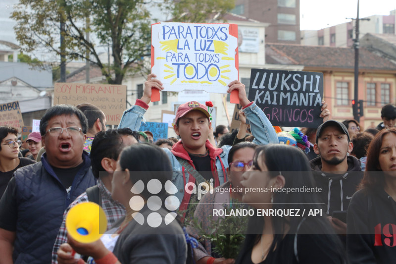 MARCHA ESTUDIANTES Y MOVIMIENTOS SOCIALES
