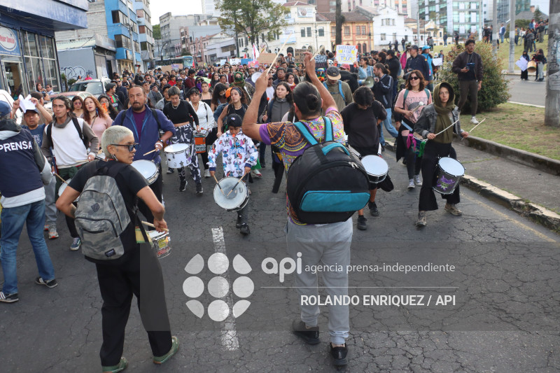 MARCHA ESTUDIANTES Y MOVIMIENTOS SOCIALES