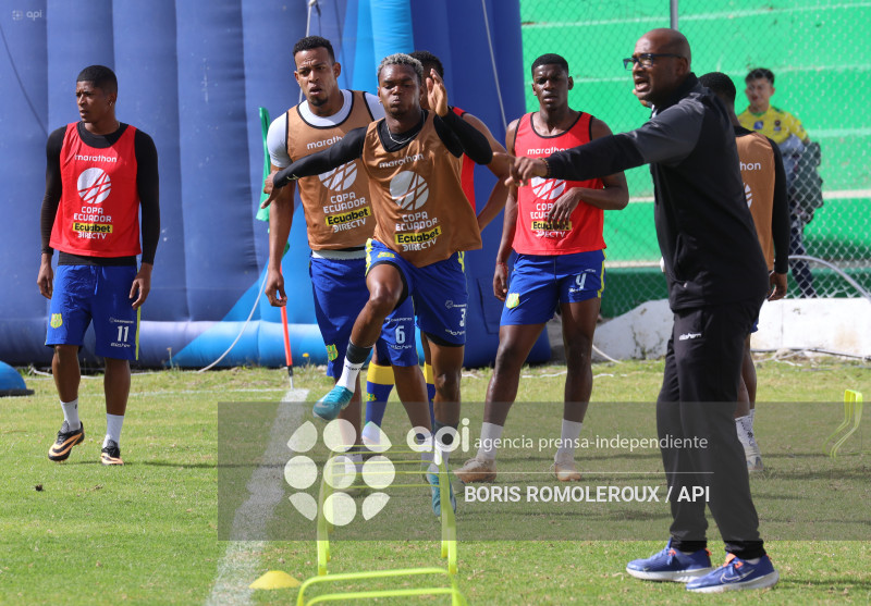 COPA ECUADOR-GUALACEO S C-VINO TINTO FC