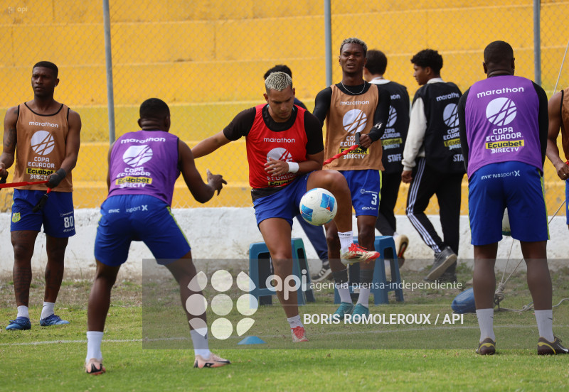 COPA ECUADOR-GUALACEO S C-VINO TINTO FC