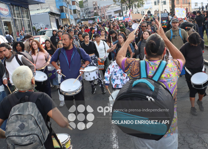 MARCHA ESTUDIANTES Y MOVIMIENTOS SOCIALES