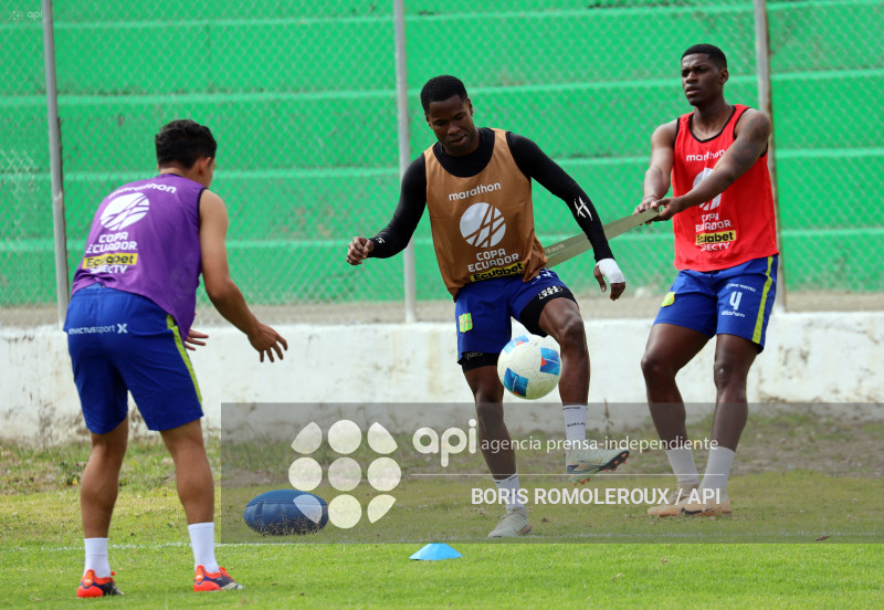 COPA ECUADOR-GUALACEO S C-VINO TINTO FC