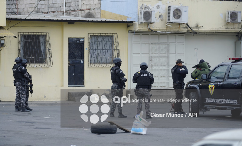 GYE-BOMBA EN ESCUELA