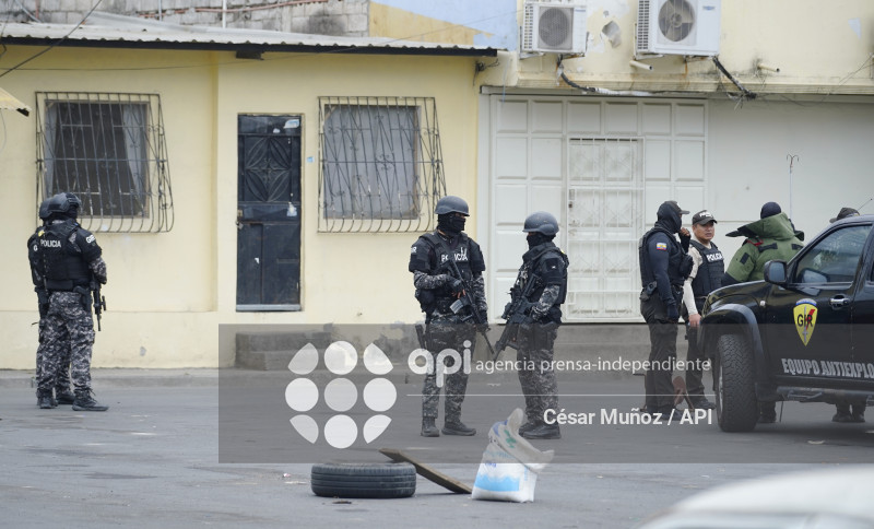 GYE-BOMBA EN ESCUELA