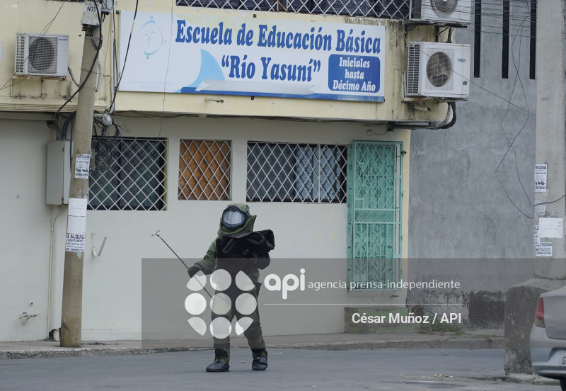 GYE-BOMBA EN ESCUELA