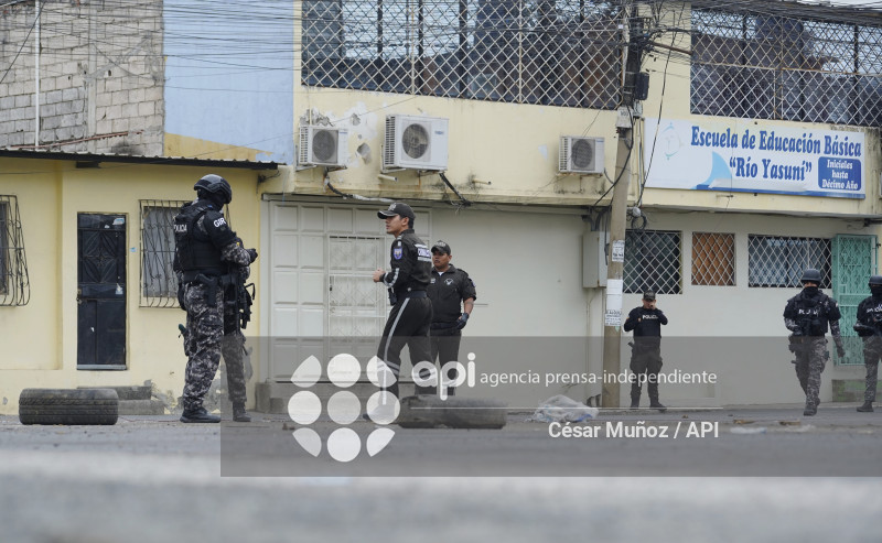 GYE-BOMBA EN ESCUELA