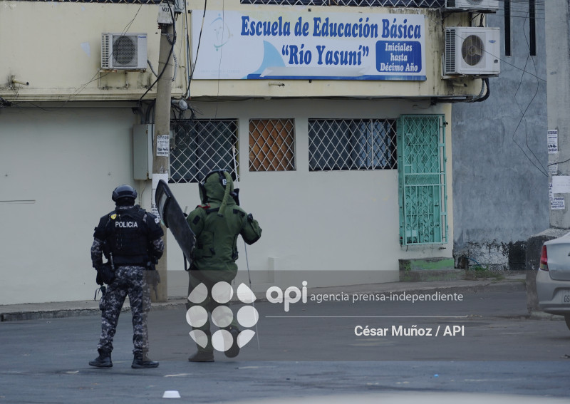 GYE-BOMBA EN ESCUELA