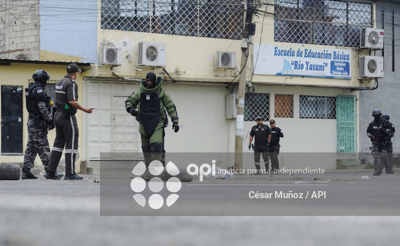 GYE-BOMBA EN ESCUELA