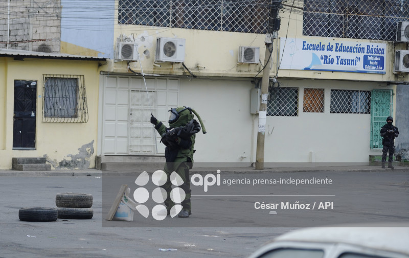 GYE-BOMBA EN ESCUELA