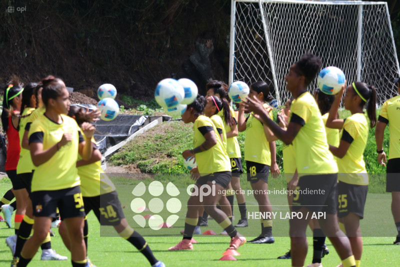 FBL SUPERLIGA FEMENINA    CATOLICA VS  BARCELONA