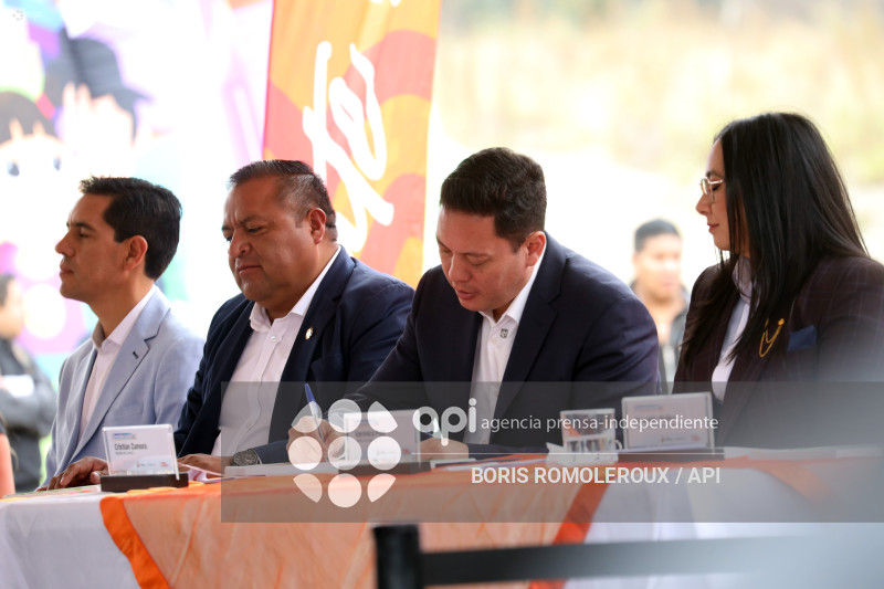 CUENCA-FIRMA CONTRATO-PLANTA TRATAMIENTO GUANGARCUCHO