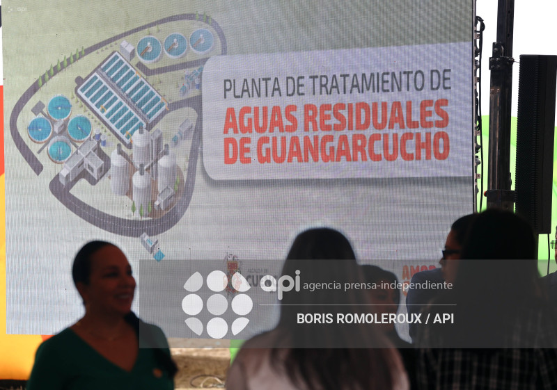 CUENCA-FIRMA CONTRATO-PLANTA TRATAMIENTO GUANGARCUCHO