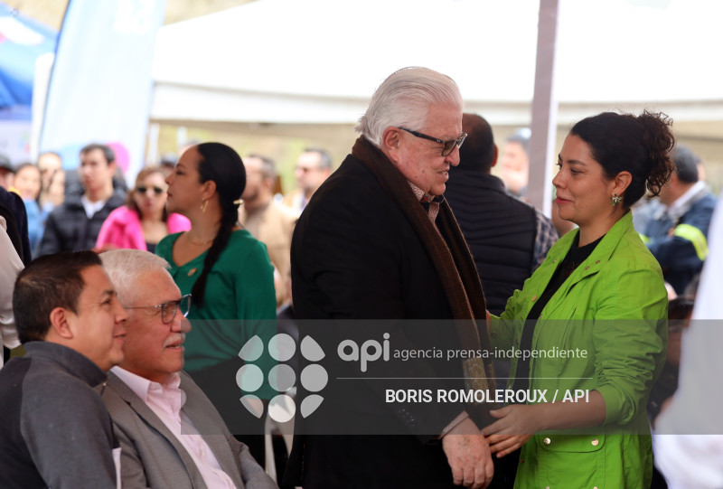 CUENCA-FIRMA CONTRATO-PLANTA TRATAMIENTO GUANGARCUCHO