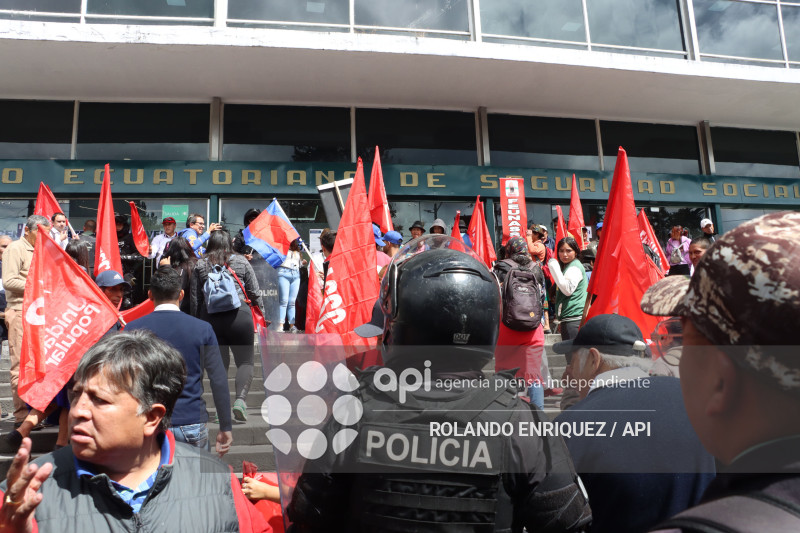 SEGURO CAMPESINO PROTESTA EN EL IESS
