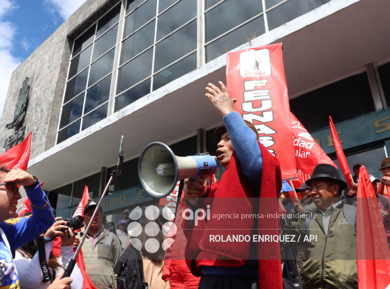 SEGURO CAMPESINO PROTESTA EN EL IESS