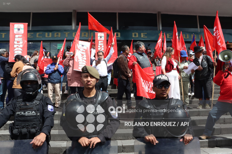 SEGURO CAMPESINO PROTESTA EN EL IESS