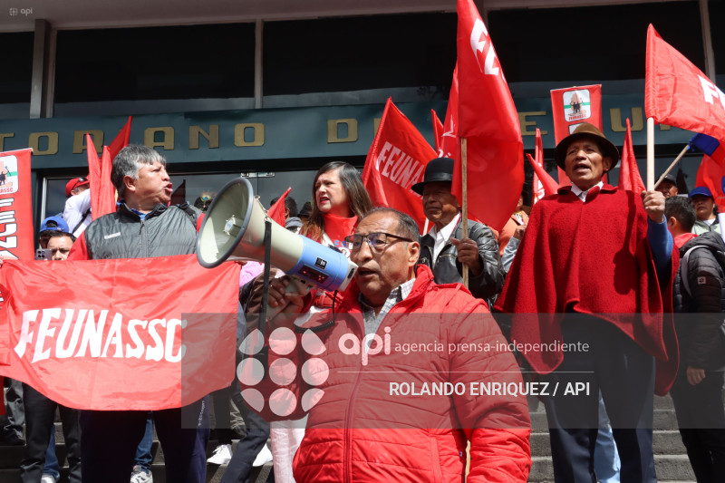 SEGURO CAMPESINO PROTESTA EN EL IESS