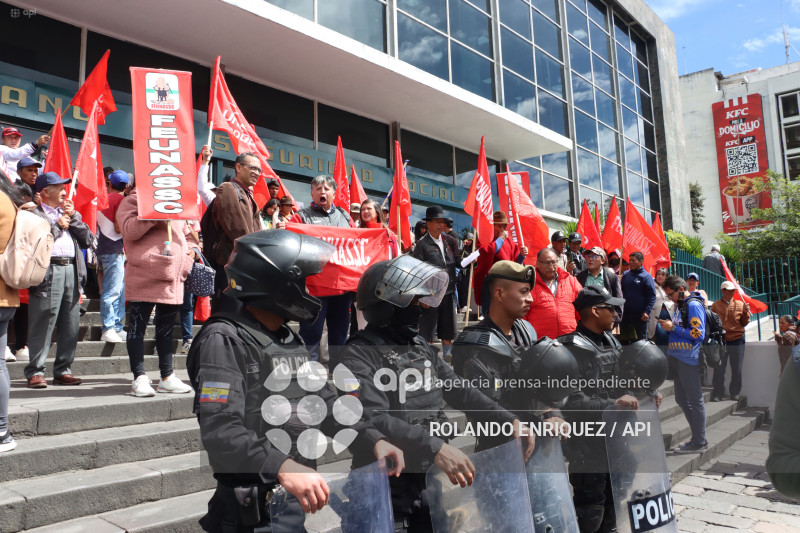 SEGURO CAMPESINO PROTESTA EN EL IESS