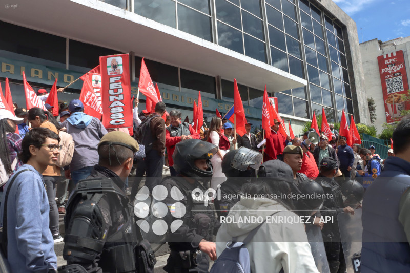 SEGURO CAMPESINO PROTESTA EN EL IESS
