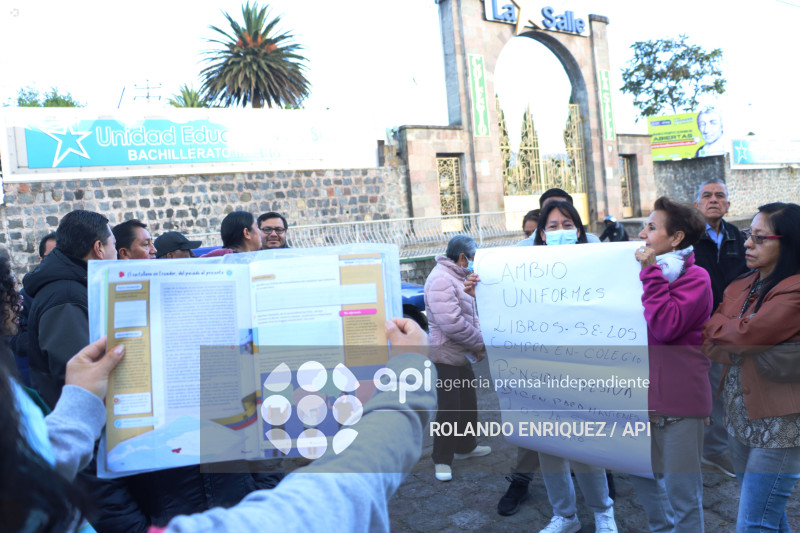 DENUNCIAN EXCESOS PRECIOS LIBROS Y UNIFORMES EN COLEGIO LA SALLE