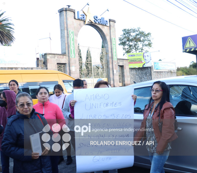 DENUNCIAN EXCESOS PRECIOS LIBROS Y UNIFORMES EN COLEGIO LA SALLE
