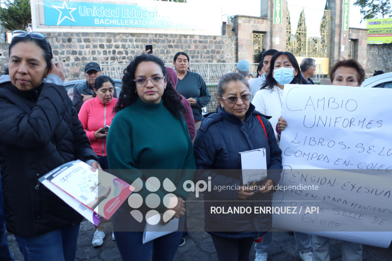 DENUNCIAN EXCESOS PRECIOS LIBROS Y UNIFORMES EN COLEGIO LA SALLE