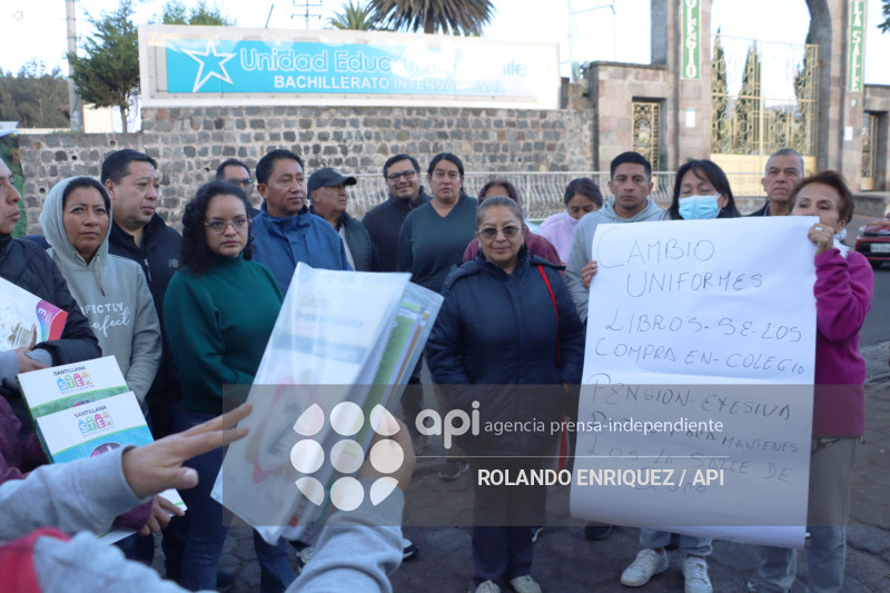 DENUNCIAN EXCESOS PRECIOS LIBROS Y UNIFORMES EN COLEGIO LA SALLE