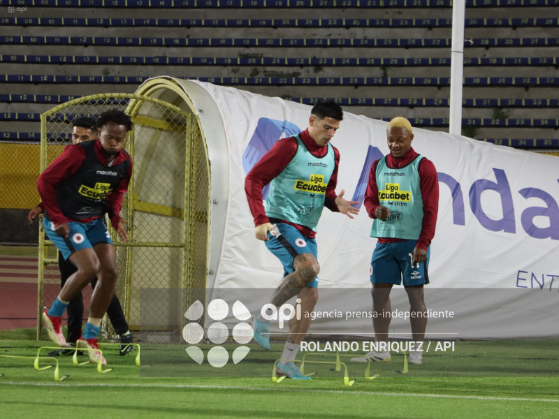 FBL  LIGA ECUABET  VINO TINTO VS NACIONAL