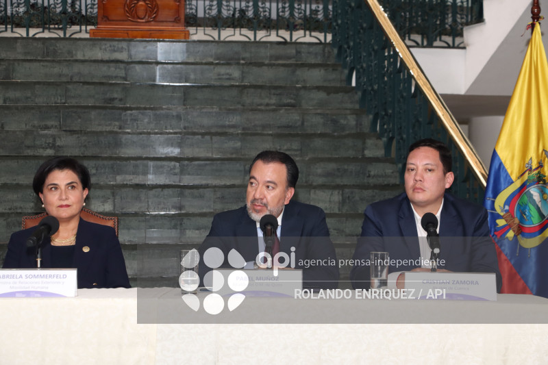 REUNION ALCALDES CANCILLER