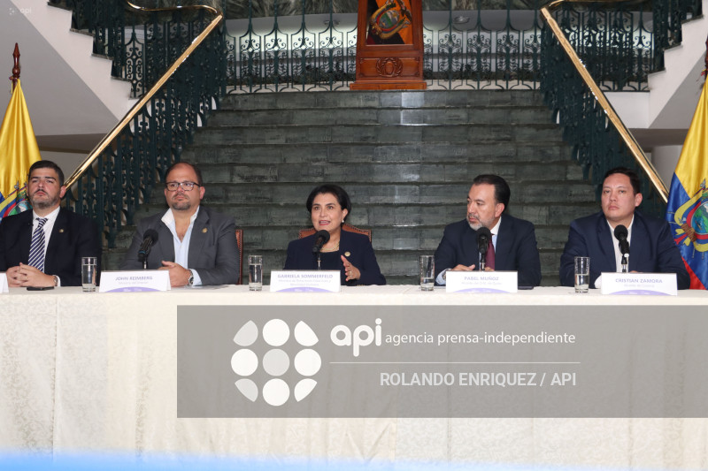 REUNION ALCALDES CANCILLER