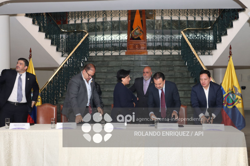 REUNION ALCALDES CANCILLER