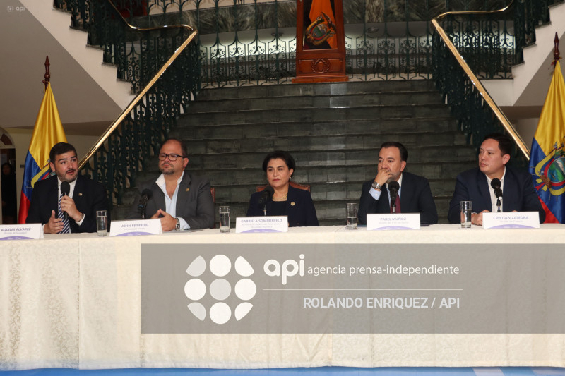 REUNION ALCALDES CANCILLER