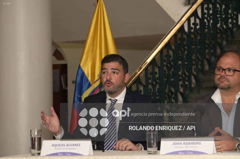 REUNION ALCALDES CANCILLER